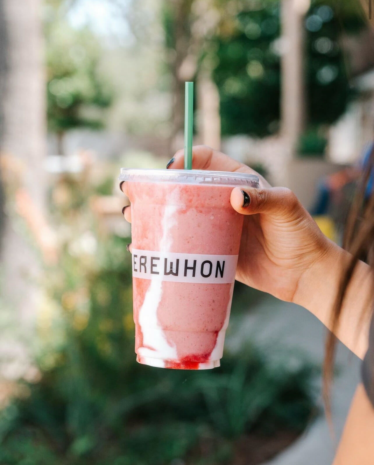 Bustle: How To Make Hailey Bieber’s Strawberry Glaze Smoothie At Home